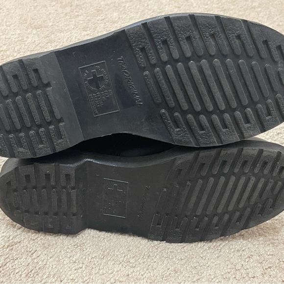 Dr. Martens - Picture 4 of 5